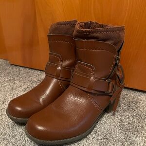 Clarks Woman’s 6.5 Ankle Leather Boots